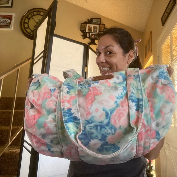 Multicolored with pastel flowers PINK duffle bag. - Picture 3 of 13